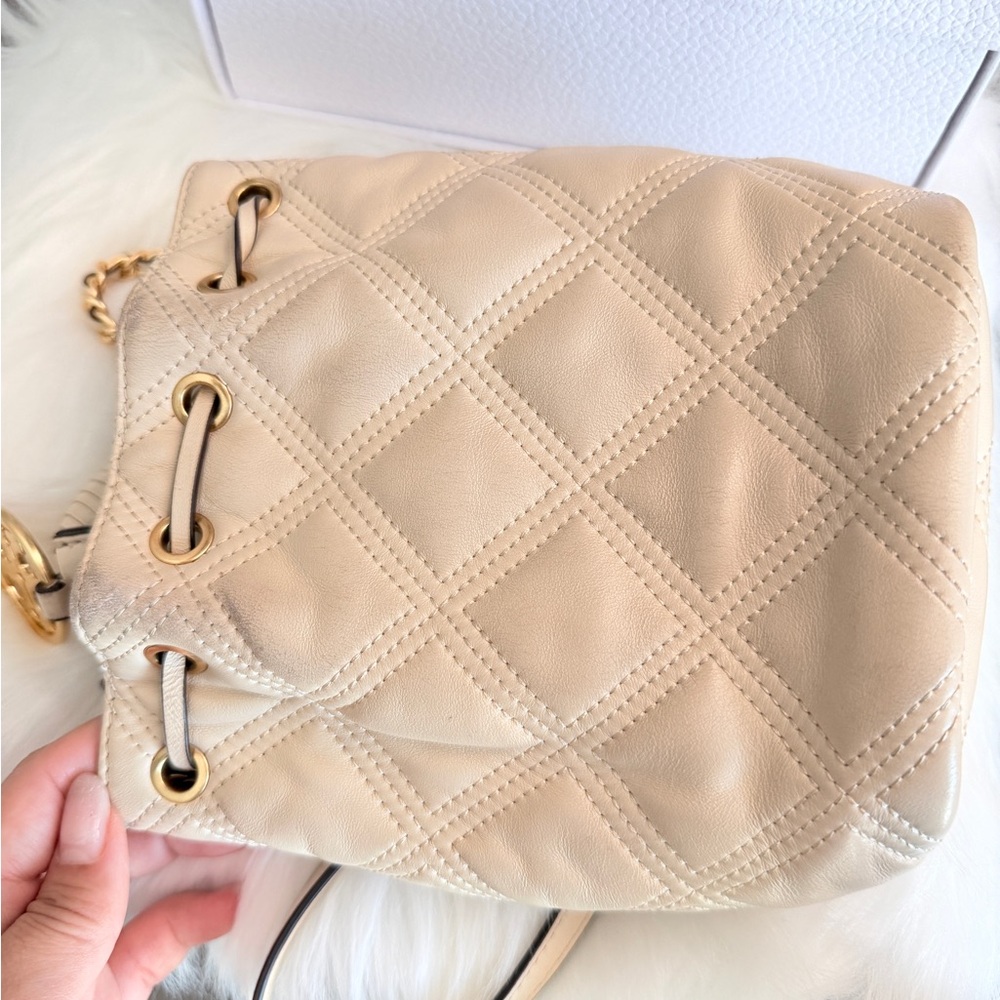 Tory Burch Cream Quilted Crossbody Bag with Gold Chain - Picture 6 of 13